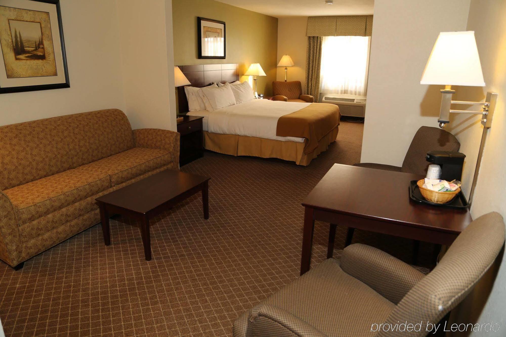 Holiday Inn Express Warrenton By Ihg Exterior foto