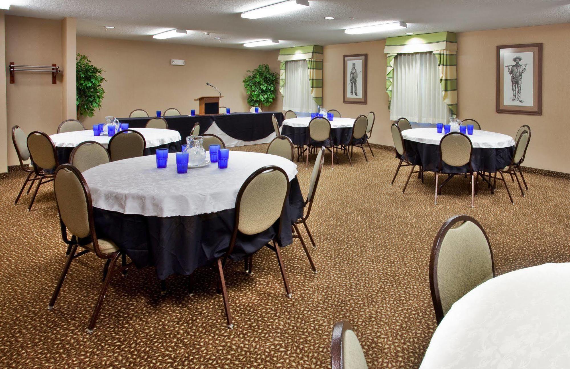 Holiday Inn Express Warrenton By Ihg Einrichtungen foto